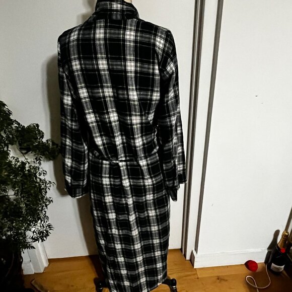 L.L. BEAN Scotch Plaid Woman's Robe with "WIFE" Embroidered on Front Size Medium - Picture 2 of 8